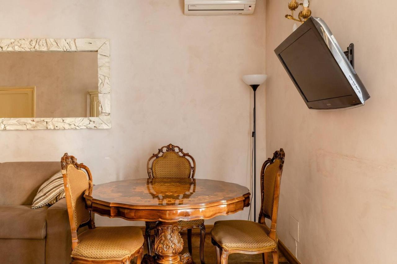 Rome Right In The Ancient Historical Center Two Bedrooms Two Bath, Up To 6 Pax المظهر الخارجي الصورة