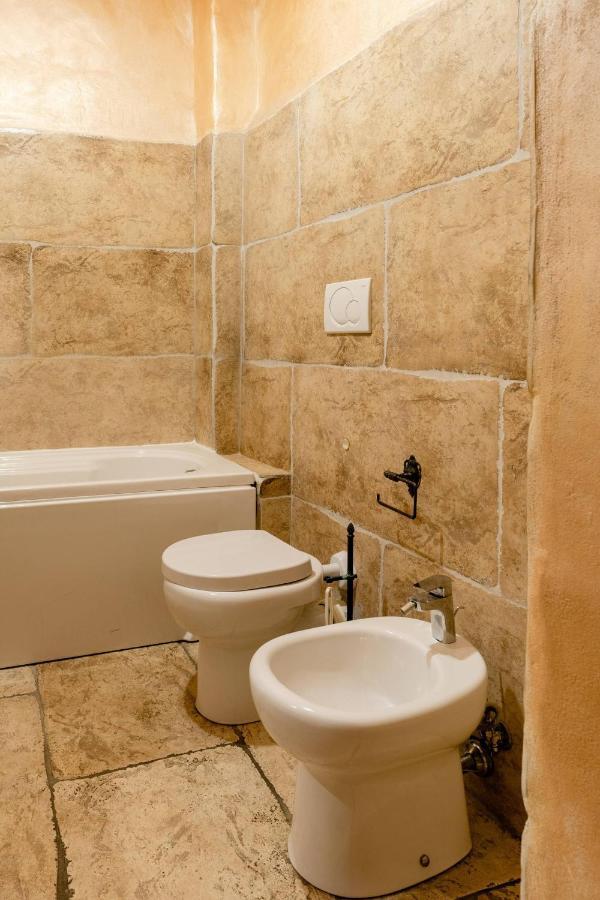 Rome Right In The Ancient Historical Center Two Bedrooms Two Bath, Up To 6 Pax المظهر الخارجي الصورة